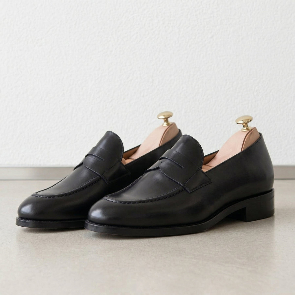 BLACK LEATHER PENNY LOAFERS